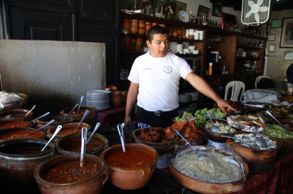 Local dishes can be sampled at Cuevita de las Urquizas, a restaurant specializing in platos tipicos.